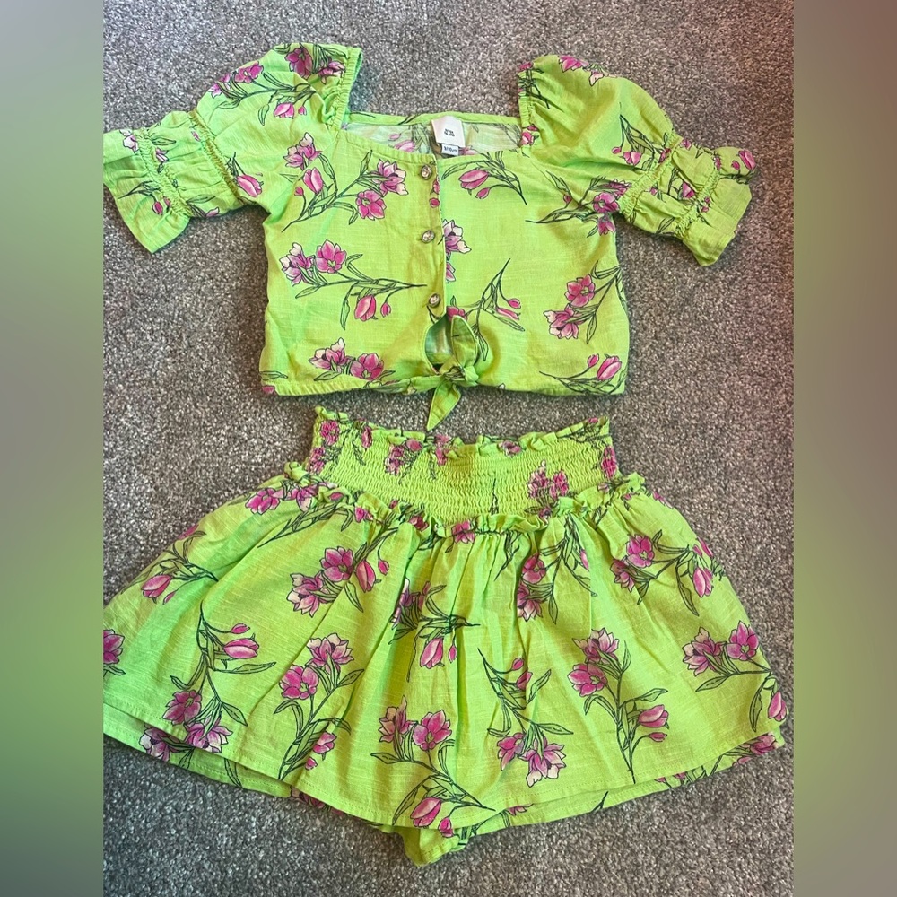 ⭐️River Island girl’s matching green & pink flower skort & top Age 9-10